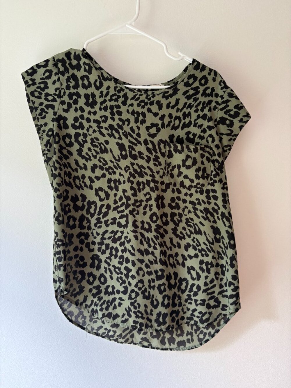 Lily White Olive Green Leopard Print Short Sleeve Blouse Top Size M